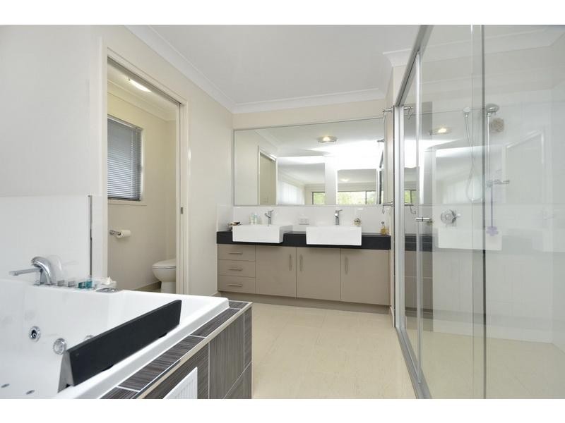 15 Terraldon Crct, Wakerley QLD 4154