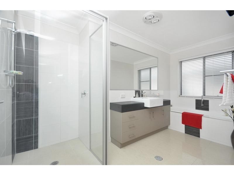 15 Terraldon Crct, Wakerley QLD 4154