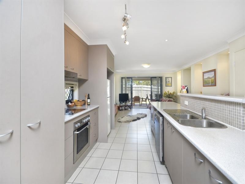 11 Daphne Place, Wakerley QLD 4154