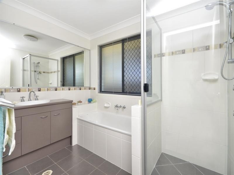 11 Daphne Place, Wakerley QLD 4154