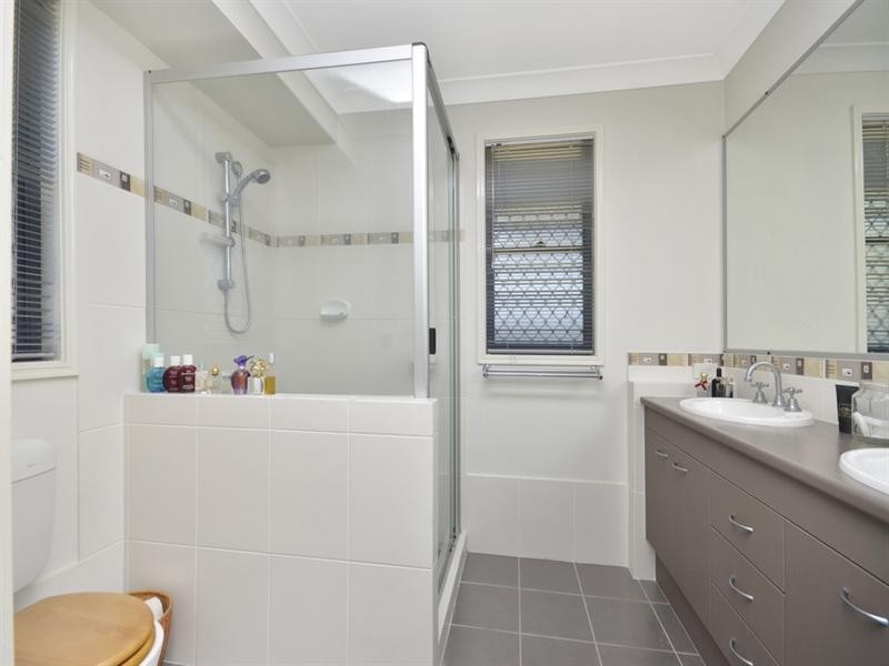 11 Daphne Place, Wakerley QLD 4154