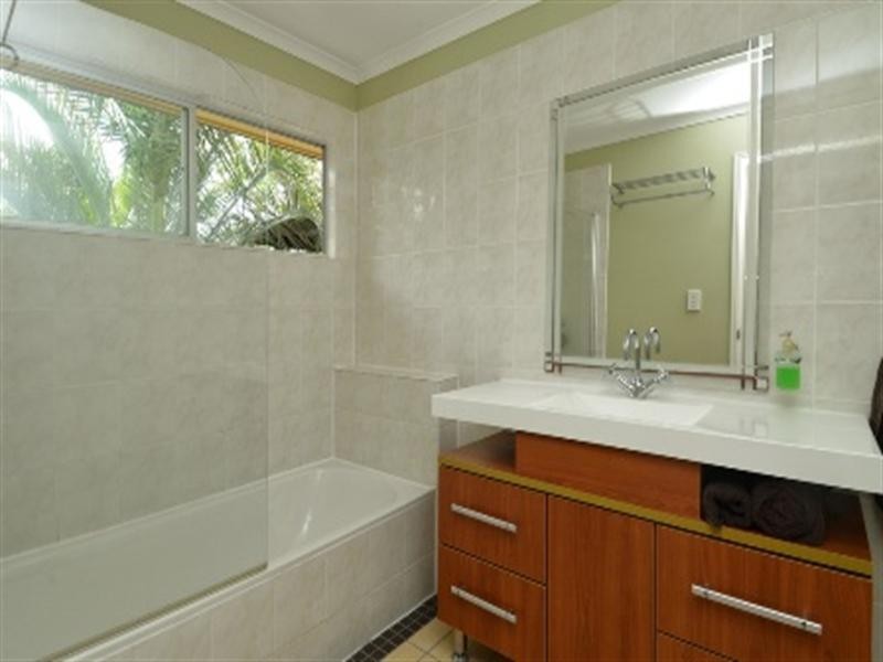 27 Molesworth Street, Seventeen Mile Rocks QLD 4073