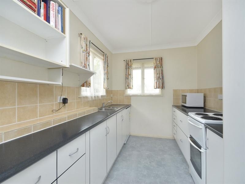 245 Kianawah Road, Wynnum West QLD 4178