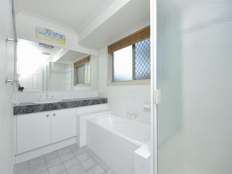 46 Amanda Street, Wynnum West QLD 4178