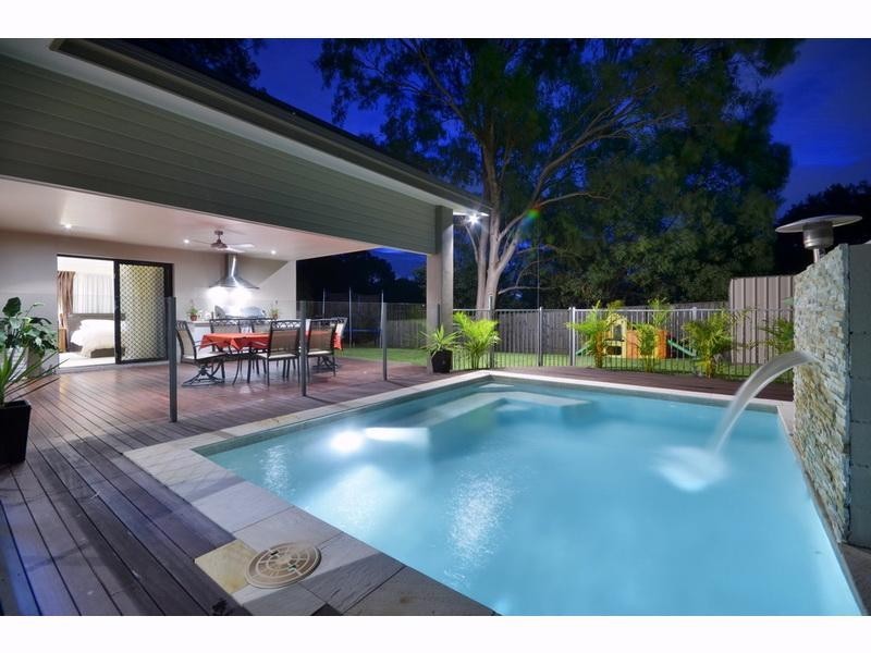 16 Robin Close, Wakerley QLD 4154