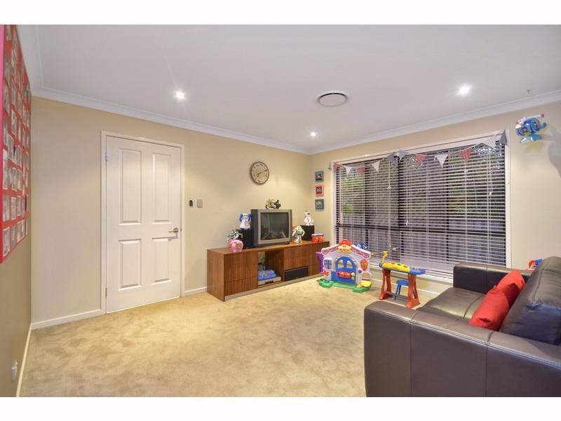 16 Robin Close, Wakerley QLD 4154