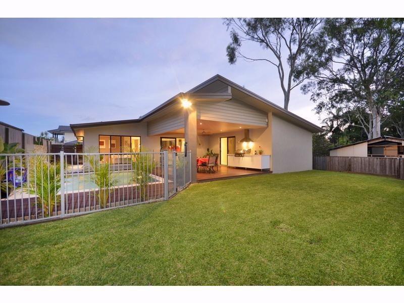 16 Robin Close, Wakerley QLD 4154