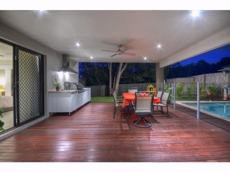 16 Robin Close, Wakerley QLD 4154