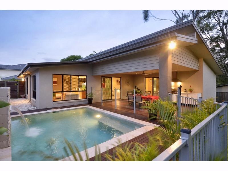 16 Robin Close, Wakerley QLD 4154