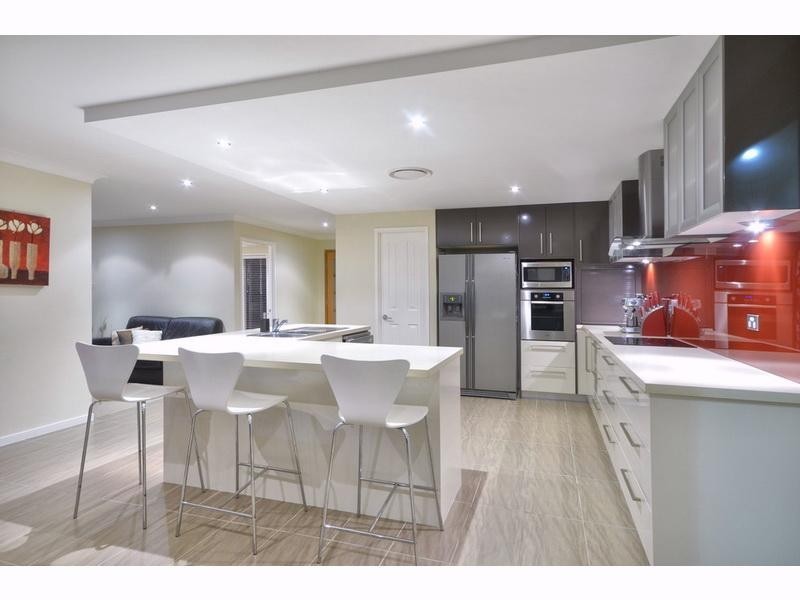 16 Robin Close, Wakerley QLD 4154