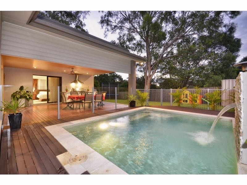 16 Robin Close, Wakerley QLD 4154