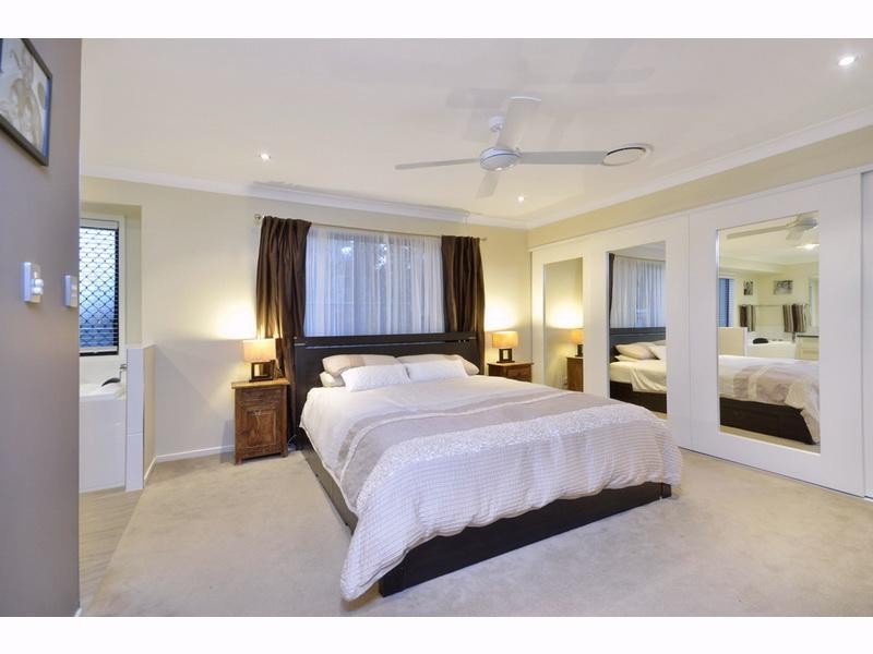 16 Robin Close, Wakerley QLD 4154