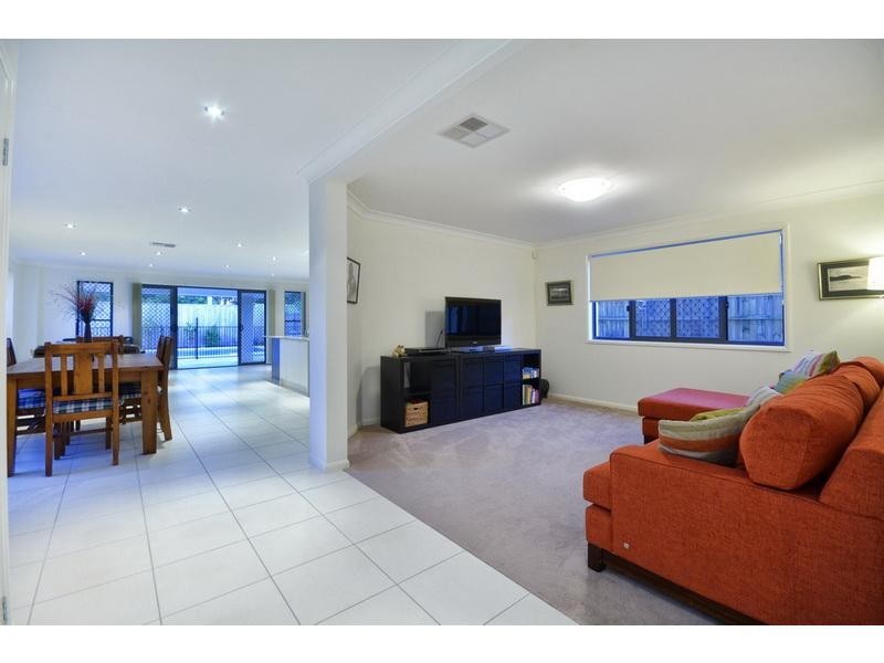 12 Saltburn Place, Wakerley QLD 4154
