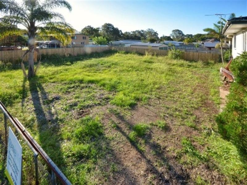 7 Youngs Road, Wynnum West QLD 4178