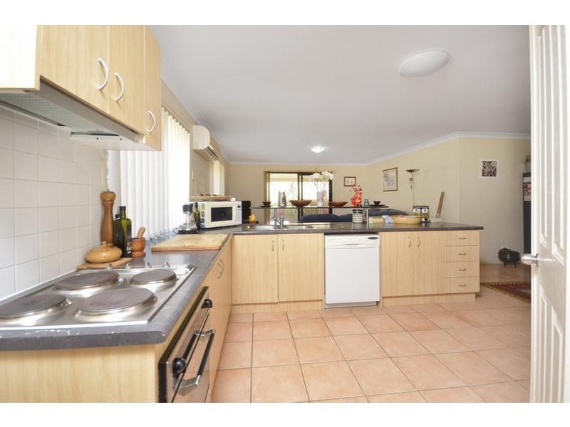 1 Manor Crescent, Wakerley QLD 4154