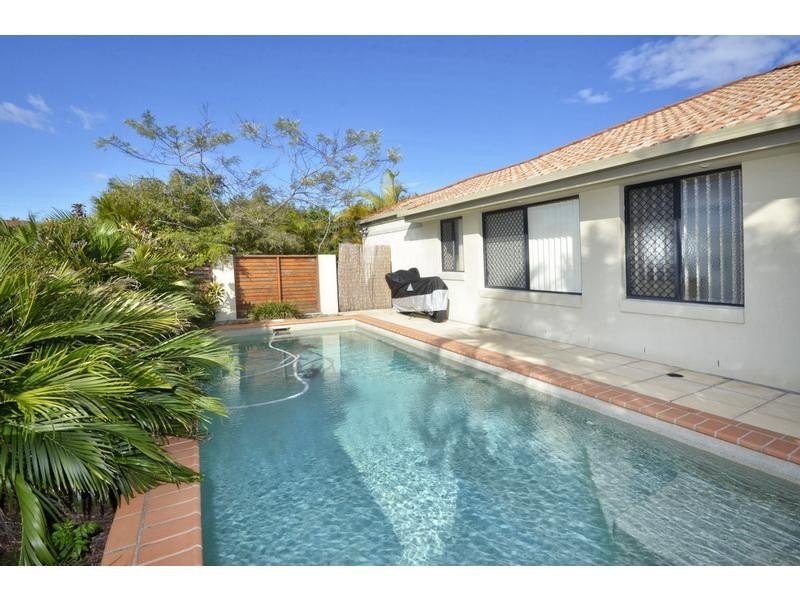 1 Manor Crescent, Wakerley QLD 4154