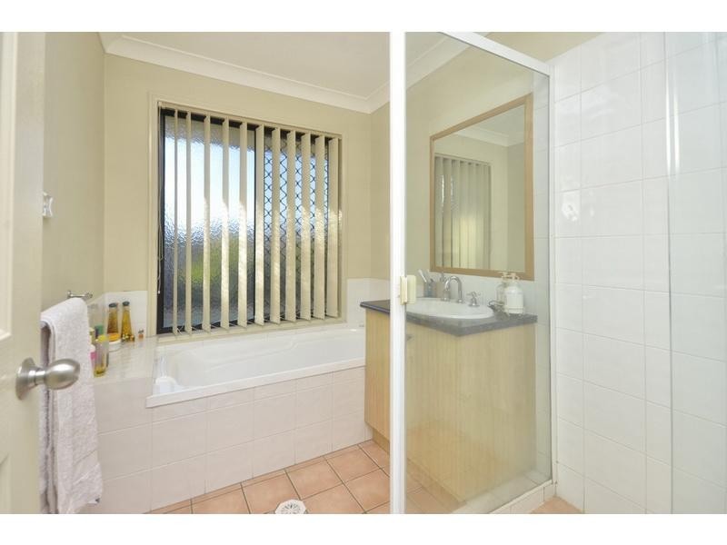 1 Manor Crescent, Wakerley QLD 4154