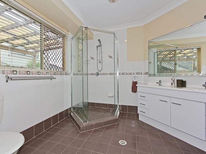 105 Brokenwood Circuit, Wakerley QLD 4154