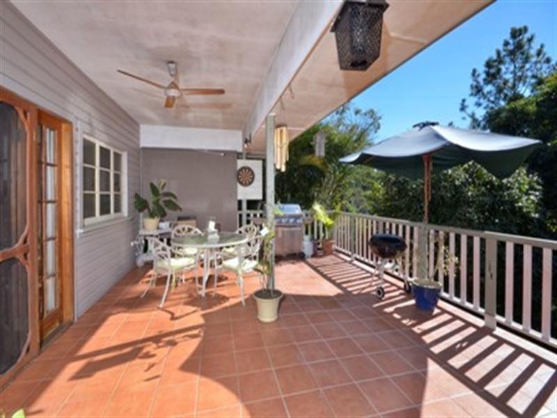 32 Bernays Road, Wynnum West QLD 4178