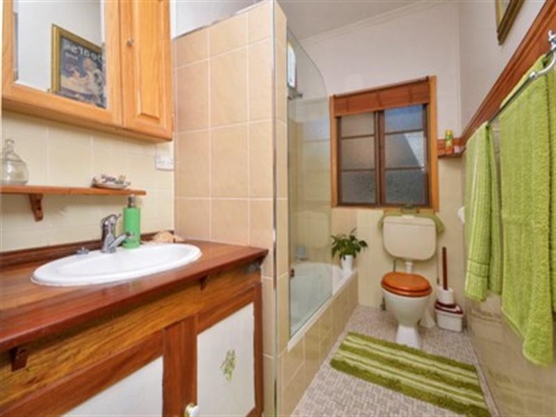 32 Bernays Road, Wynnum West QLD 4178