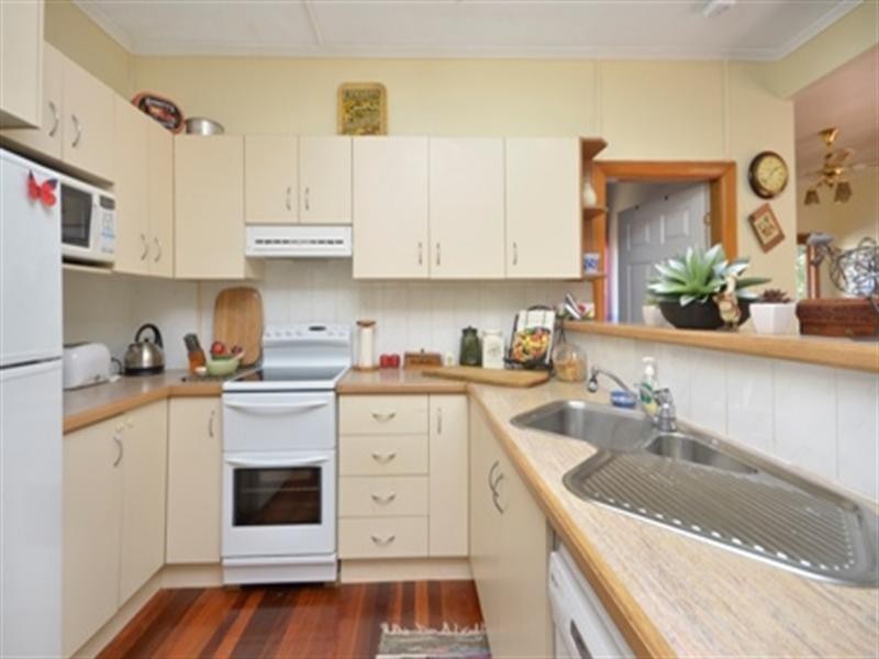 32 Bernays Road, Wynnum West QLD 4178