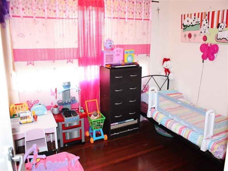 15 Bernays Road, Wynnum West QLD 4178