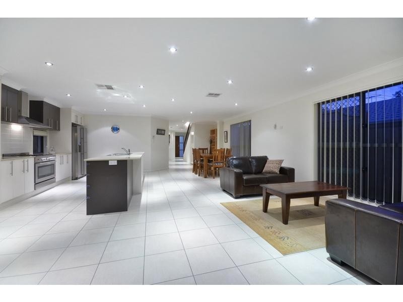 12 Saltburn Place, Wakerley QLD 4154