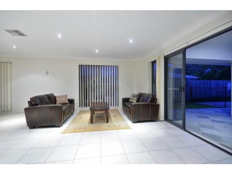 12 Saltburn Place, Wakerley QLD 4154