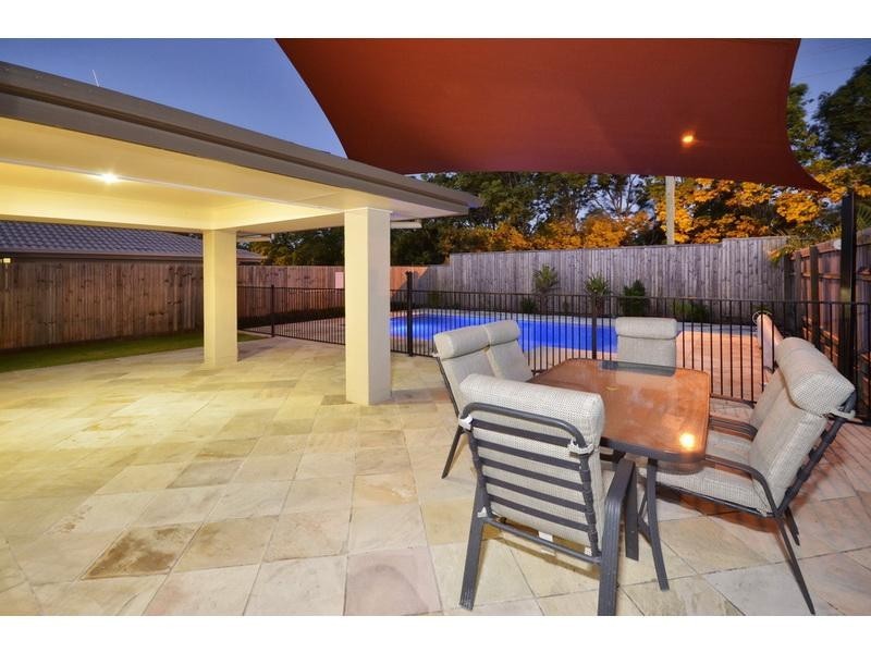 12 Saltburn Place, Wakerley QLD 4154