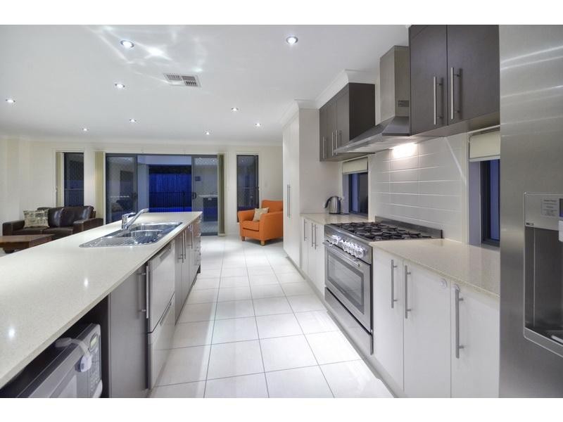 12 Saltburn Place, Wakerley QLD 4154