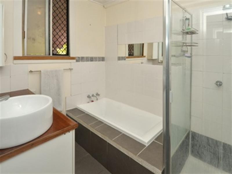 19 Malabar Street, Wynnum West QLD 4178