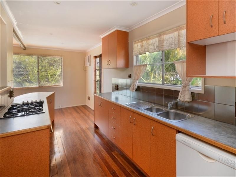 30 Bernays Road, Wynnum West QLD 4178