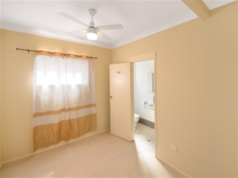 30 Bernays Road, Wynnum West QLD 4178