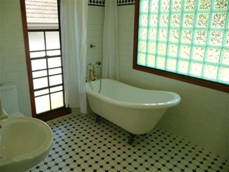 30 Bernays Road, Wynnum West QLD 4178