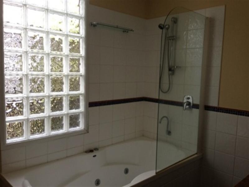 11 Arakurta Street, Lota QLD 4179