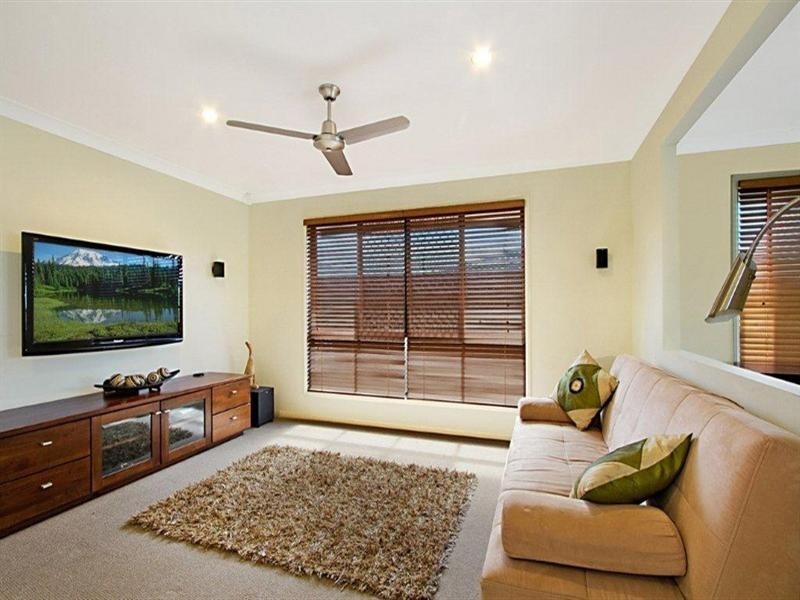 1 Luigina Close, Wakerley QLD 4154