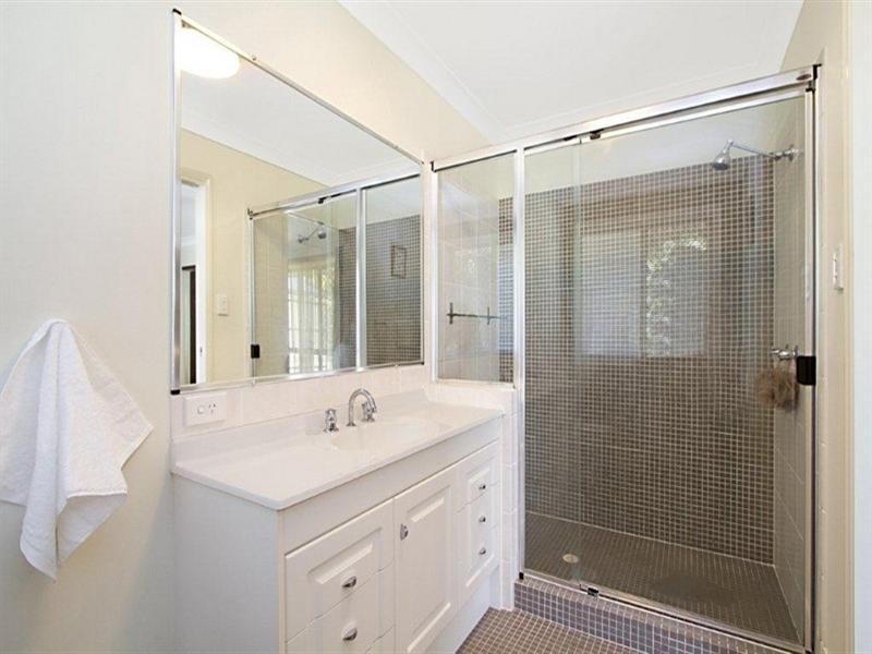 1 Luigina Close, Wakerley QLD 4154