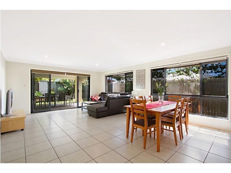 1 Luigina Close, Wakerley QLD 4154