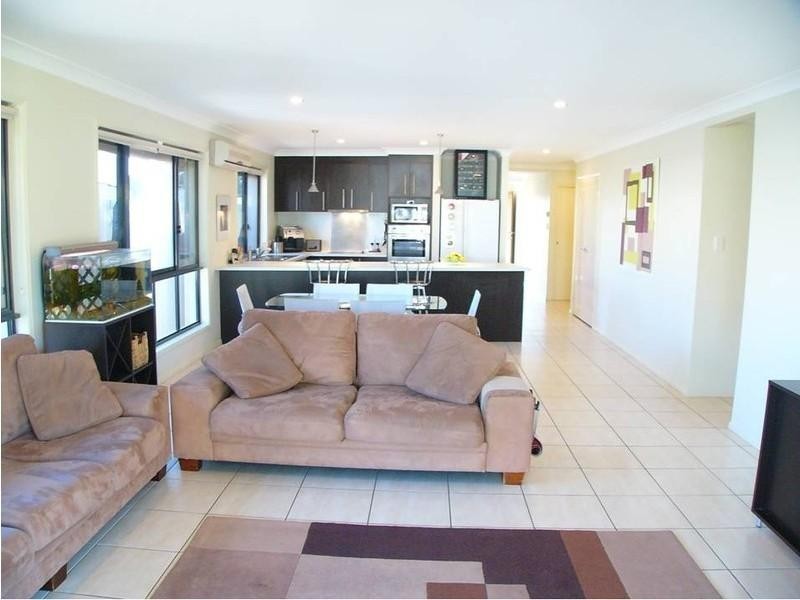 1 Luigina Close, Wakerley QLD 4154