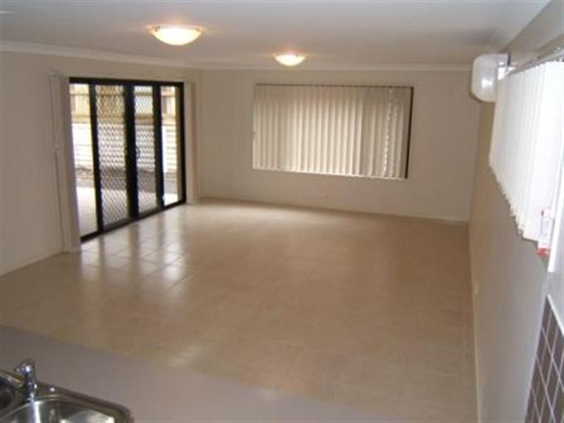 16 Rymera Crescent, Gumdale QLD 4154