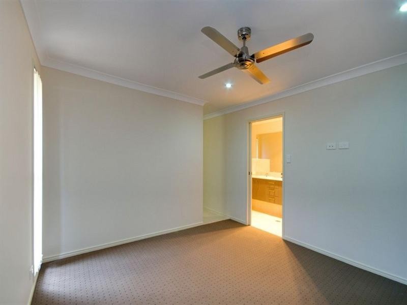 66 Schooner Circuit, Manly West QLD 4179