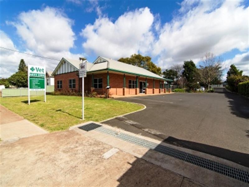 485-487 Tor Street, Newtown QLD 4350