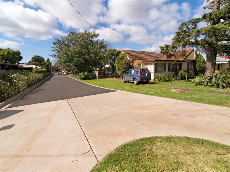 485-487 Tor Street, Newtown QLD 4350