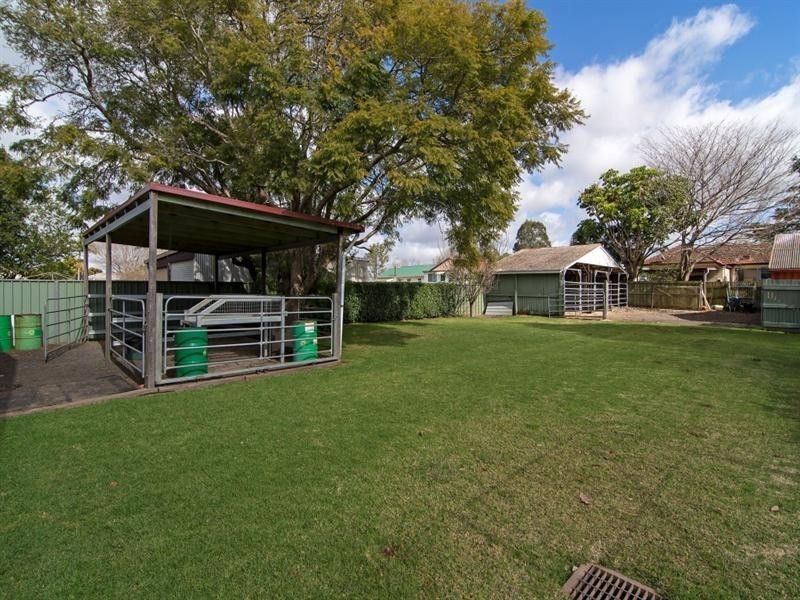 485-487 Tor Street, Newtown QLD 4350