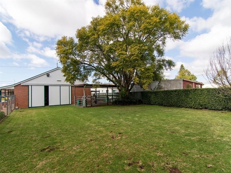 485-487 Tor Street, Newtown QLD 4350