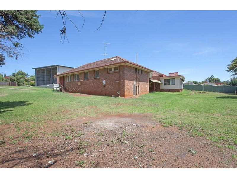61 Ruthven Street, Harlaxton QLD 4350