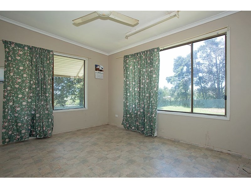 61 Ruthven Street, Harlaxton QLD 4350