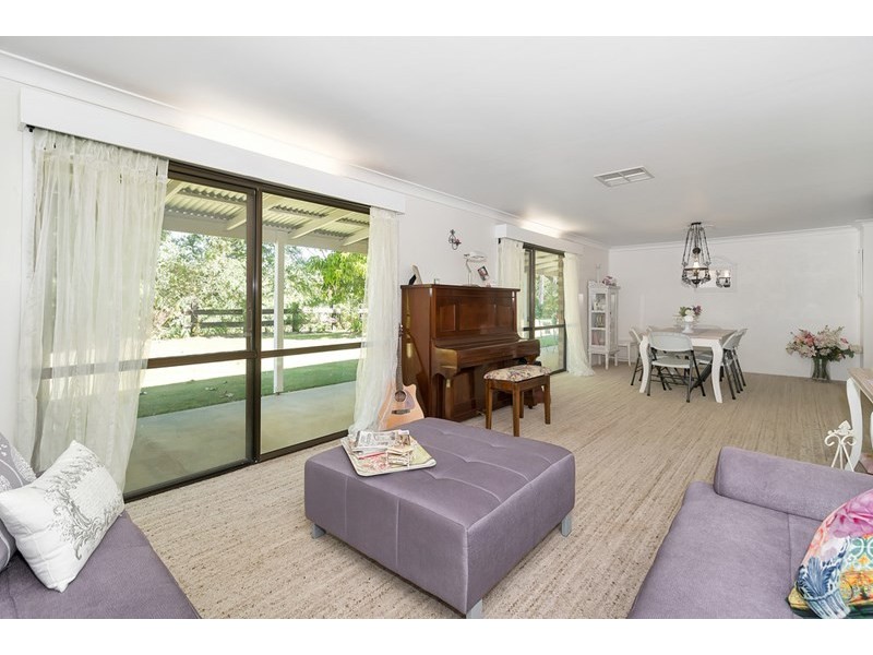 23 Donnellys Road, Murphys Creek QLD 4352