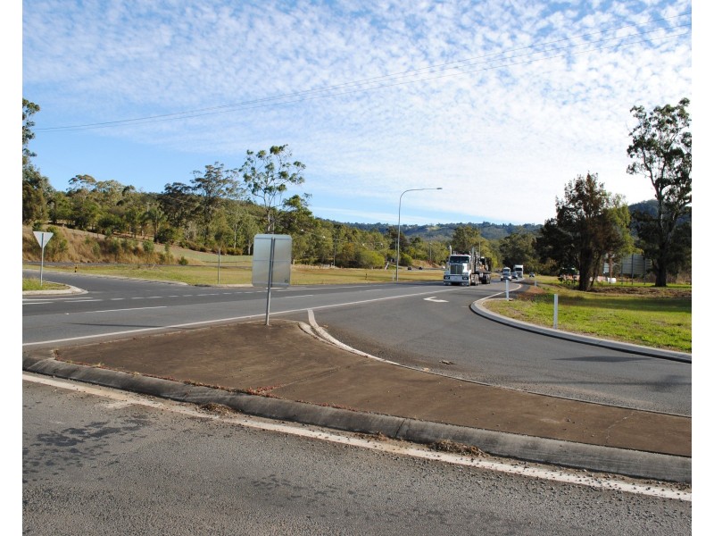 8700 Warrego Highway, Withcott QLD 4352