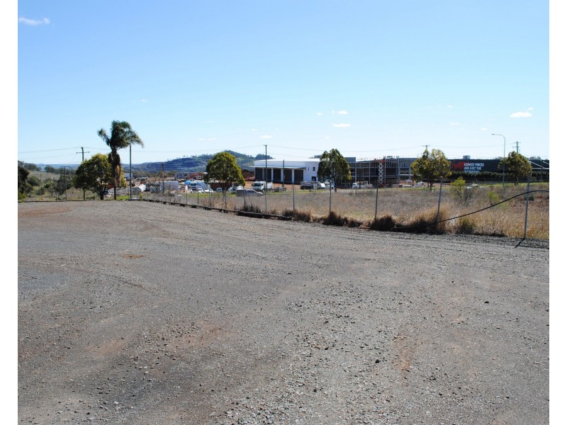 362-364 Anzac Avenue, Harristown QLD 4350